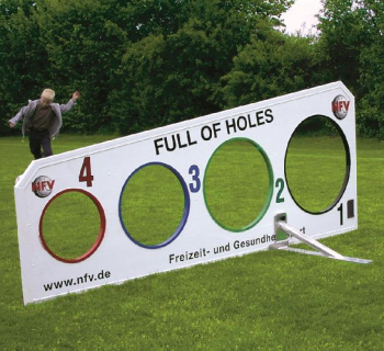 Fußball-Torwand ''Full of Holes''
